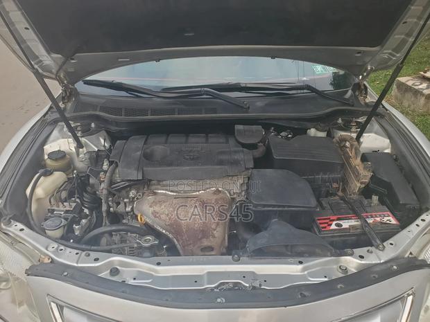 Toyota Camry LE 4dr Sedan (2.5L 4cyl 6A) 2011 Silver