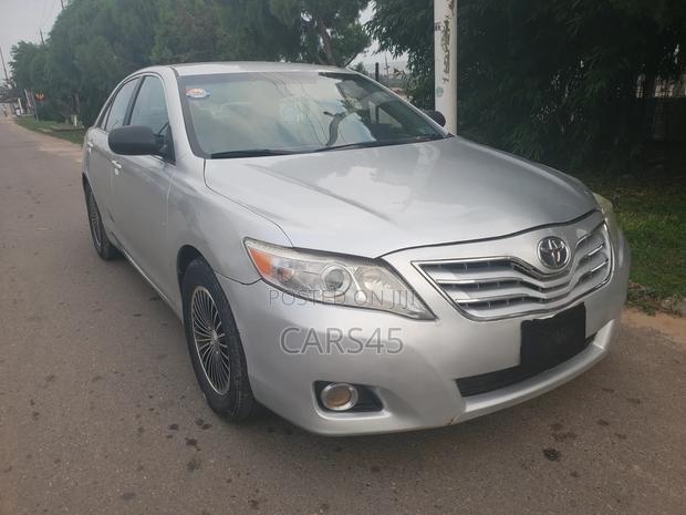 Toyota Camry LE 4dr Sedan (2.5L 4cyl 6A) 2011 Silver