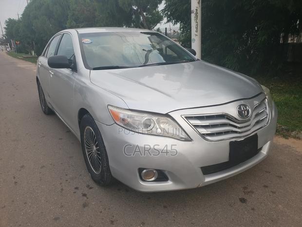 Toyota Camry LE 4dr Sedan (2.5L 4cyl 6A) 2011 Silver