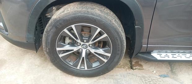 Toyota Highlander XLE V6 4x2 (3.5L 6cyl 6A) 2016 Gray
