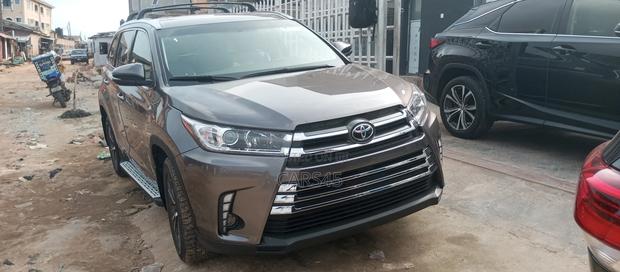 Toyota Highlander XLE V6 4x2 (3.5L 6cyl 6A) 2016 Gray