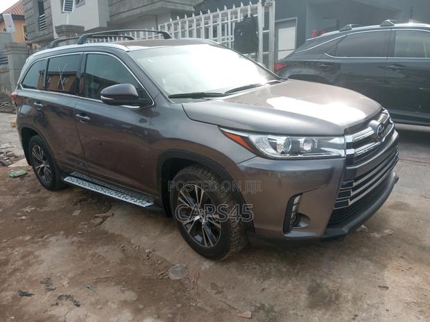 Toyota Highlander XLE V6 4x2 (3.5L 6cyl 6A) 2016 Gray