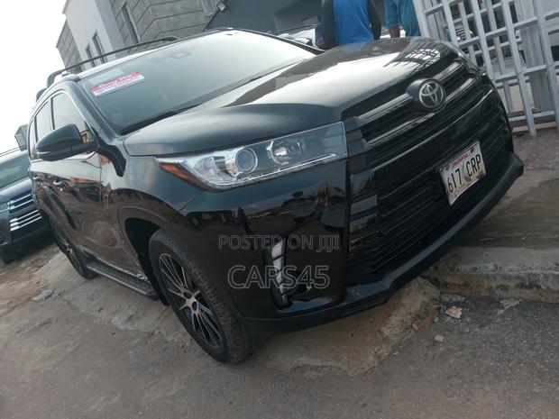 Toyota Highlander SE 4x2 V6 (3.5L 6cyl 8A) 2018 Black