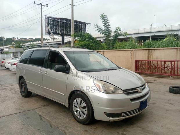 Toyota Sienna 2005 Silver