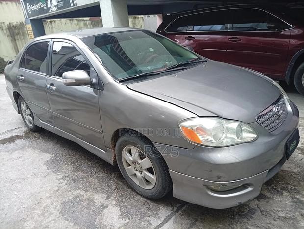 Toyota Corolla 2004 Gray