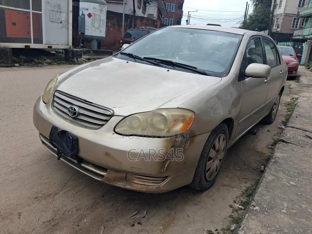 Toyota Corolla 2004 Gold
