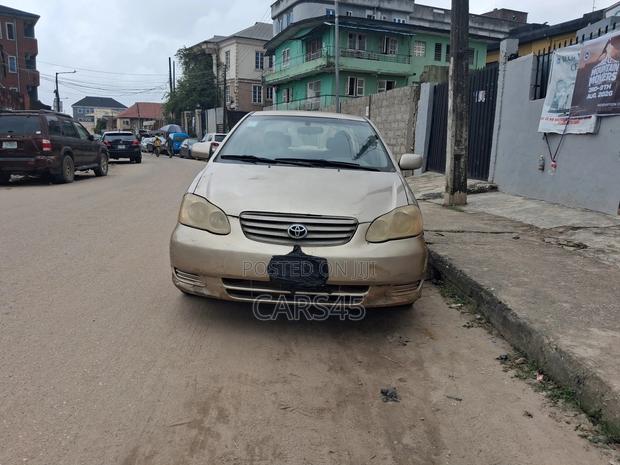 Toyota Corolla 2004 Gold