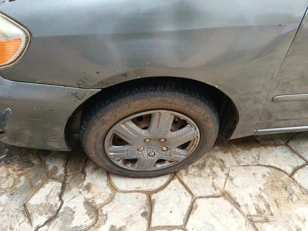 Toyota Corolla 2005 Gray