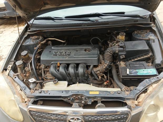 Toyota Corolla 2005 Gray