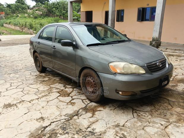 Toyota Corolla 2005 Gray