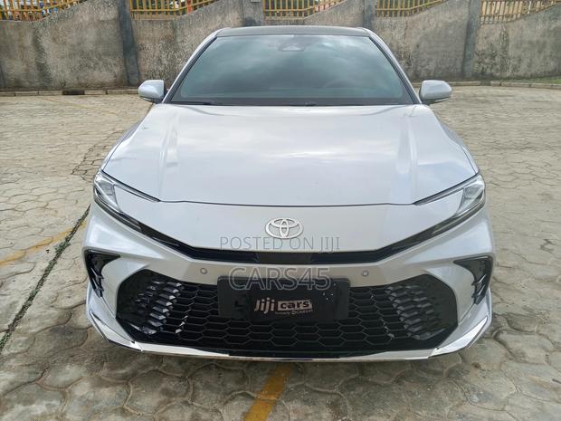 Toyota Camry 2024 Off white