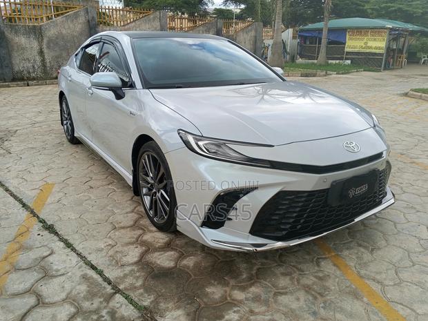 Toyota Camry 2024 Off white