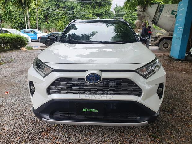 Toyota RAV4 Hybrid 2019 White