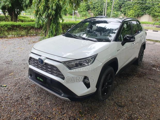 Toyota RAV4 Hybrid 2019 White