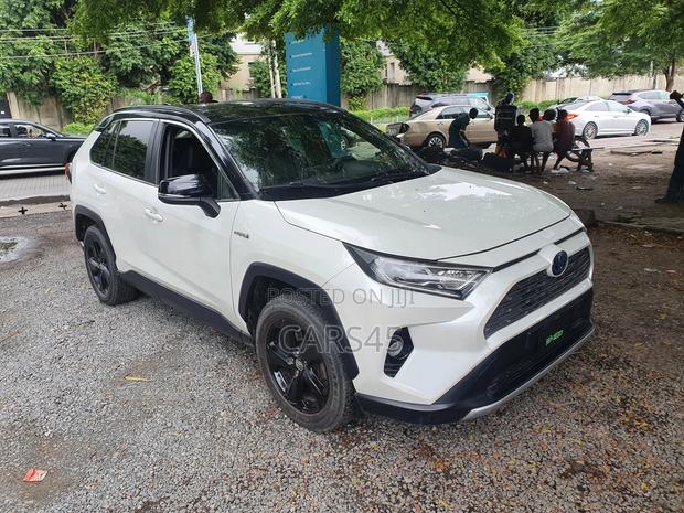 Toyota RAV4 Hybrid 2019 White