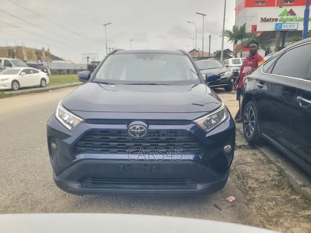 Toyota RAV4 2020 Blue