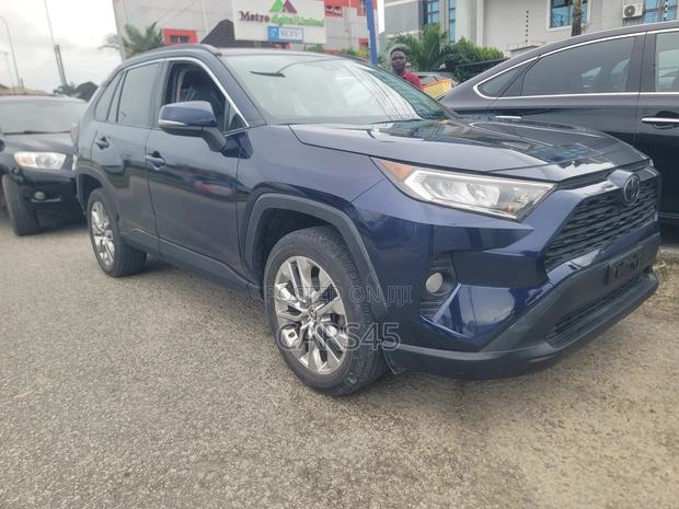 Toyota RAV4 2020 Blue