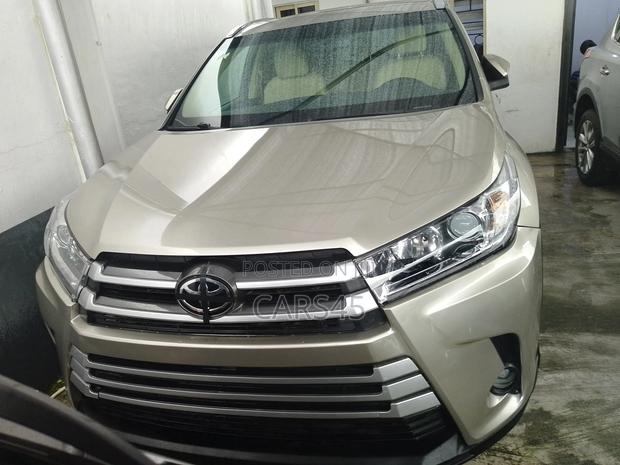 Toyota Highlander 2015 Gold