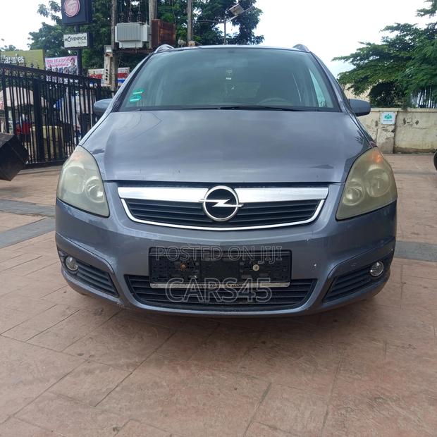 Opel Zafira 2016 Gray