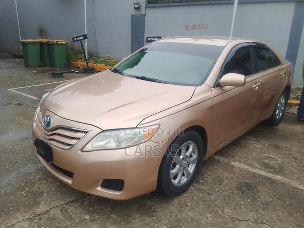 Toyota Camry 2010 Gold