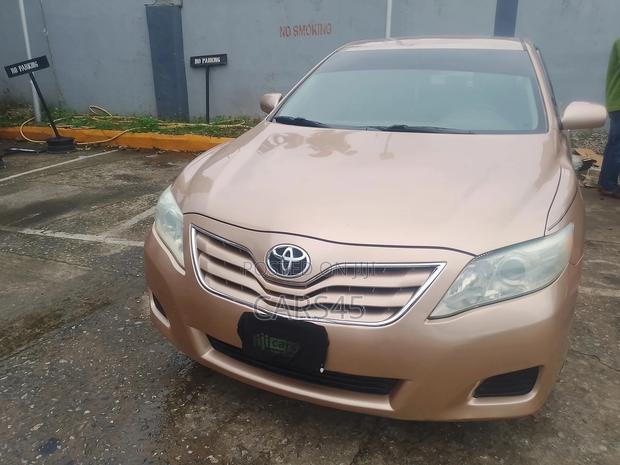 Toyota Camry 2010 Gold
