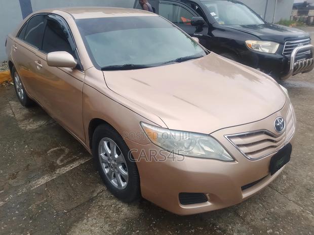 Toyota Camry 2010 Gold