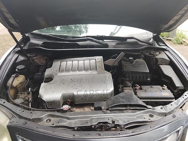 Toyota Camry Base 4dr Sedan (2.5L 4cyl 6M) 2010 Gray