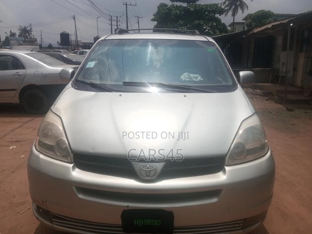 Toyota Sienna CE 2005 Gold