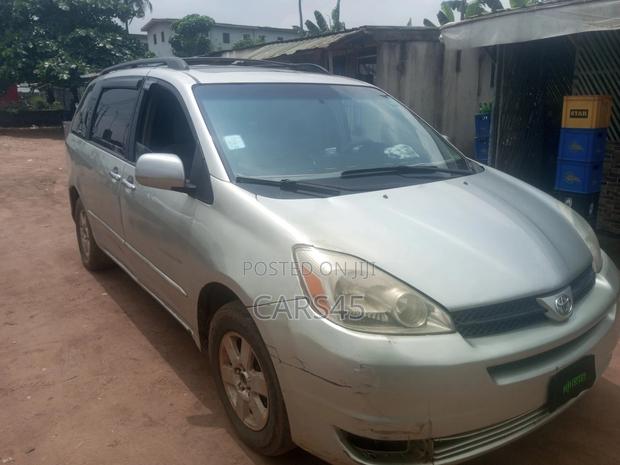 Toyota Sienna CE 2005 Gold