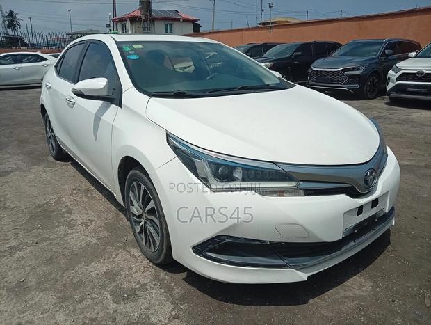Toyota Corolla 2018 White