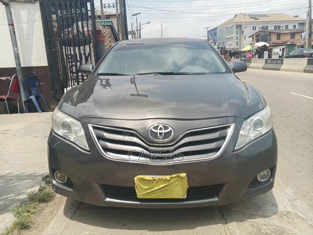 Toyota Camry 2011 Gray