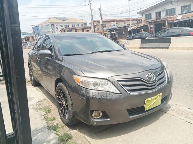 Toyota Camry 2011 Gray