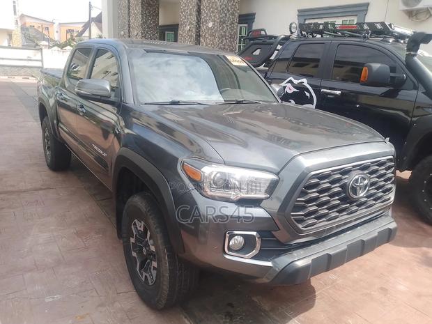 Toyota Tacoma 2017 Gray