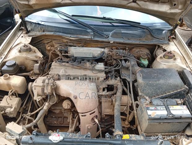 Toyota Camry 2000 Gold