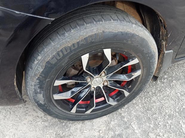 Toyota Yaris Base Hatchback 5dr 2011 Black