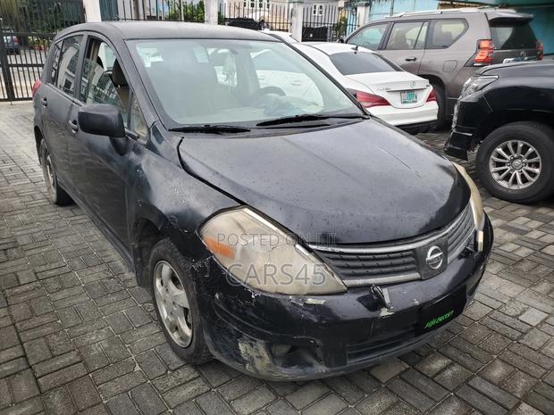 Nissan Versa 2011 Black