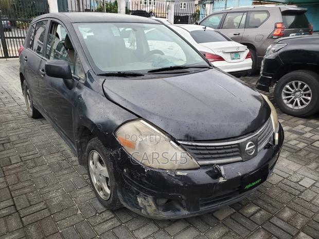 Nissan Versa 2011 Black
