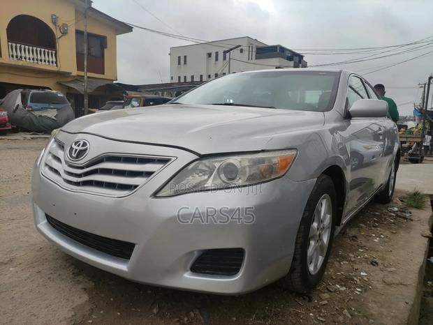 Toyota Camry 2011 Silver