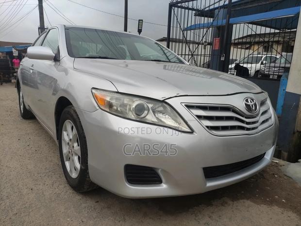 Toyota Camry 2011 Silver