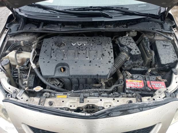 Toyota Corolla 2010 Gold