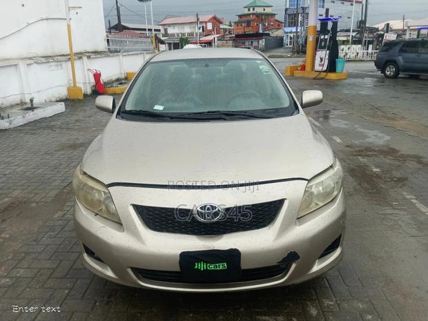 Toyota Corolla 2010 Gold