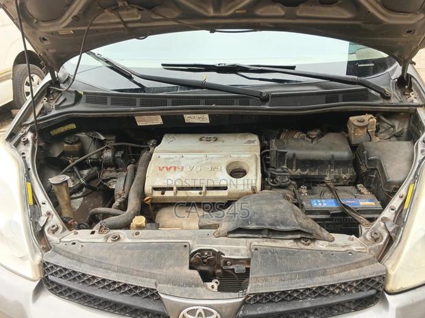 Toyota Sienna 2004 Gray