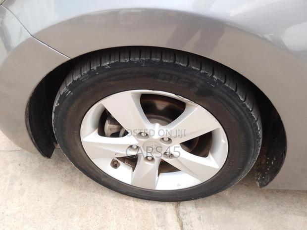 Hyundai Elantra GLS Sedan FWD (1.8L 4cyl 6A) 2013 Gray