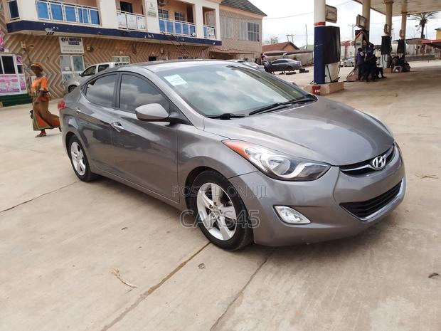 Hyundai Elantra GLS Sedan FWD (1.8L 4cyl 6A) 2013 Gray