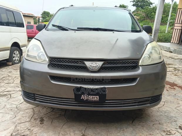 Toyota Sienna 2004 Gray