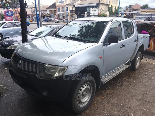 Mitsubishi L200 2009 Blue