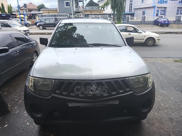 Mitsubishi L200 2009 Blue