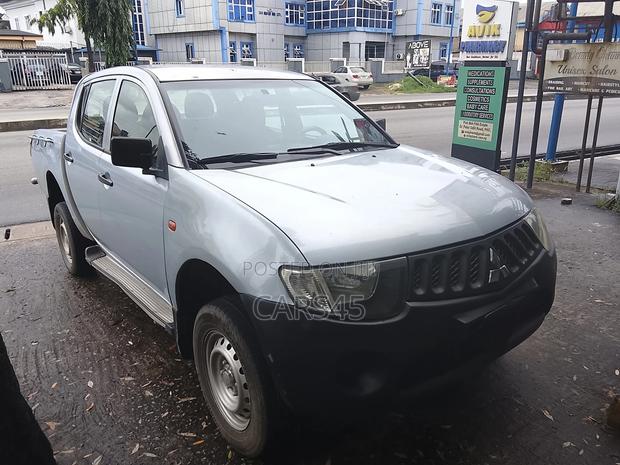 Mitsubishi L200 2009 Blue