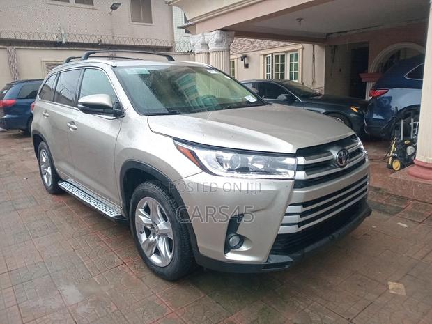 Toyota Highlander 2015 Gold