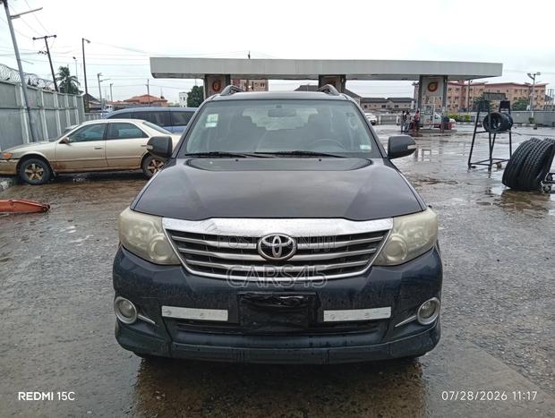 Toyota Fortuner 2015 Black